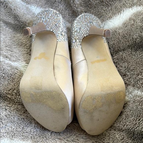Beige satin open toe pumps with rhinestones Aldo. - Picture 6 of 12